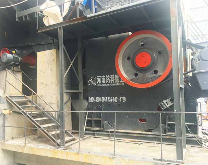 鐵礦石破碎生產線作業現場